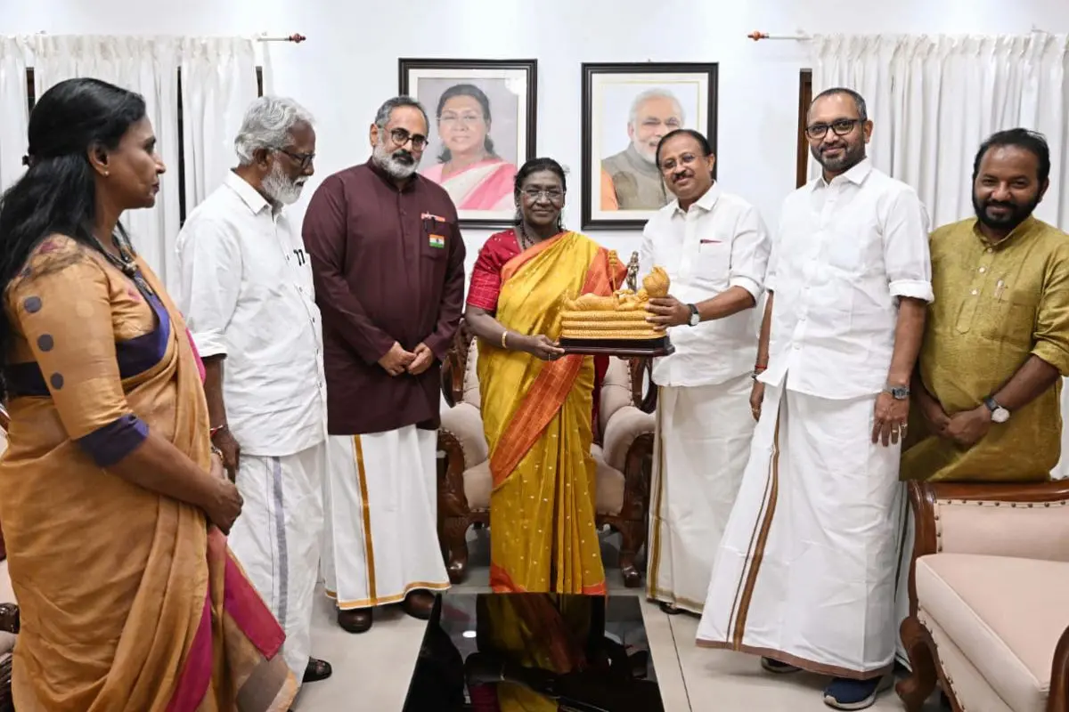 Kerala BJP President Rajeev Chandrasekhar, along with Union Minister V Muraleedharan and a BJP delegation, meets President Droupadi Murmu at Raj Bhavan, in Thiruvananthapuram Photo: BJP State Office, ANI