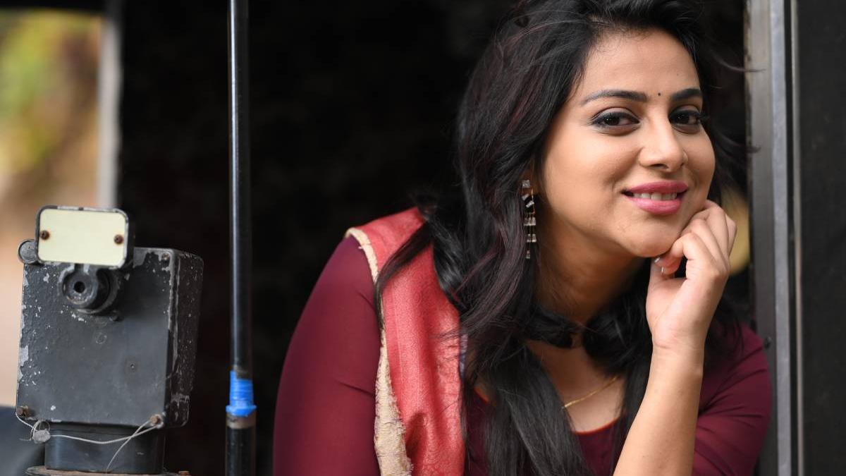 ഹാഷിമോട്ടോസ് തൈറോയ്ഡിറ്റിസിനുള്ള ചികിത്സയിലെന്ന് നടി അന്ന, എന്താണ് ഈ ...