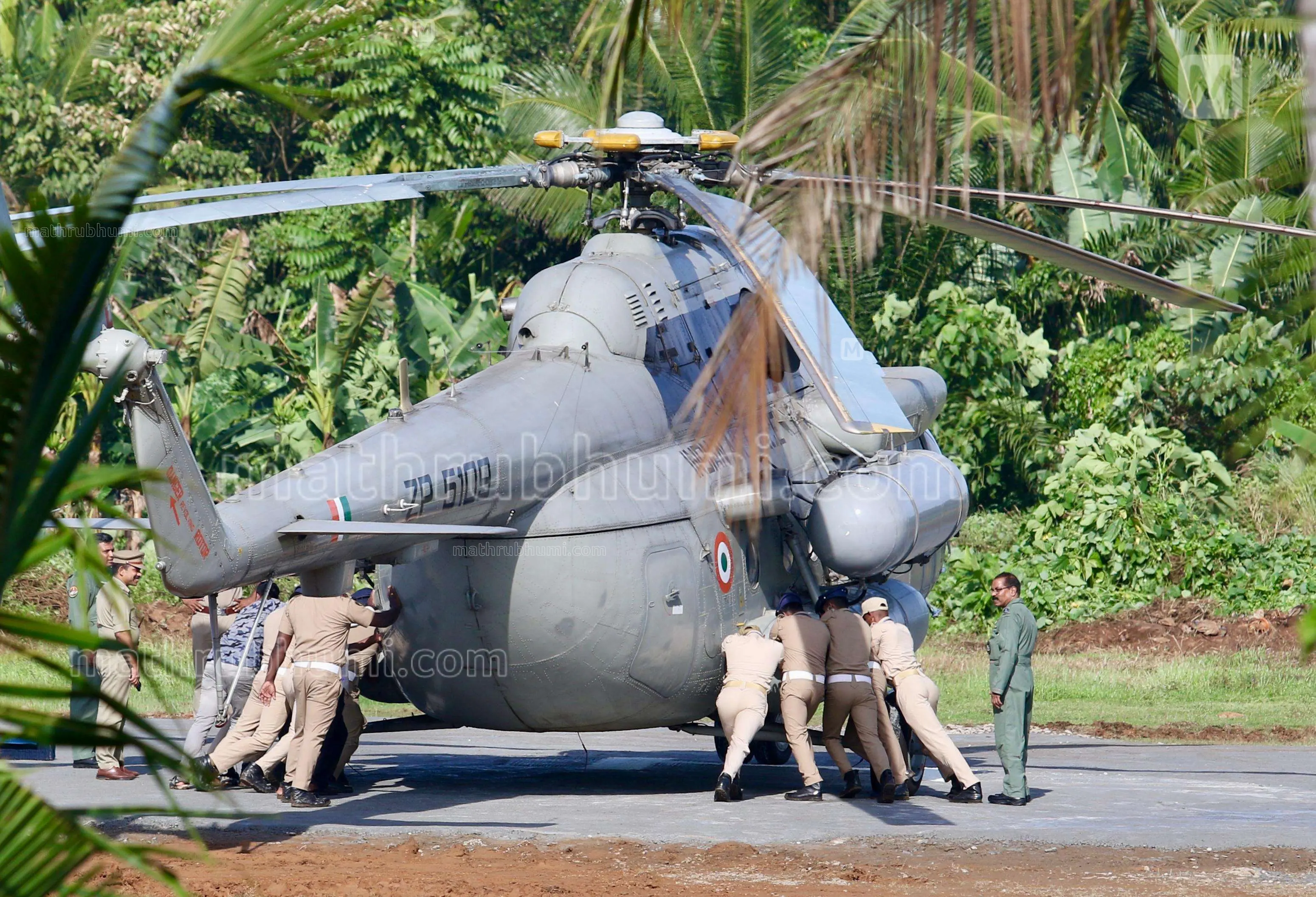 When the tyres of the helicopter carrying President Droupadi Murmu sank on the concrete of the helipad at Pramadam | Photo: Mathrubhumi"