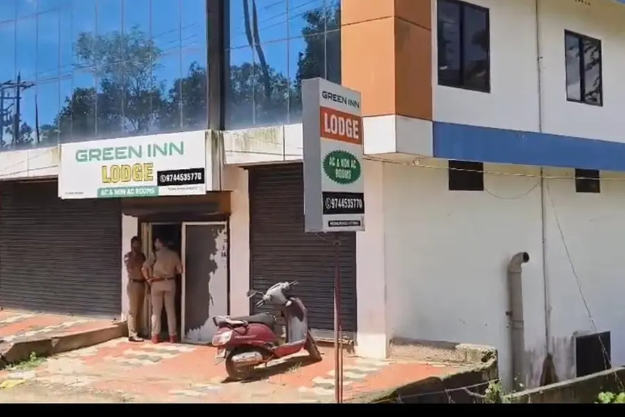 കോഴിക്കോട് സ്വദേശിനിയെ ആറ്റിങ്ങലിലെ ലോഡ്ജില് മരിച്ച നിലയില് കണ്ടെത്തി; ഒപ്പമുള്ള യുവാവിനെ കാണാനില്ല