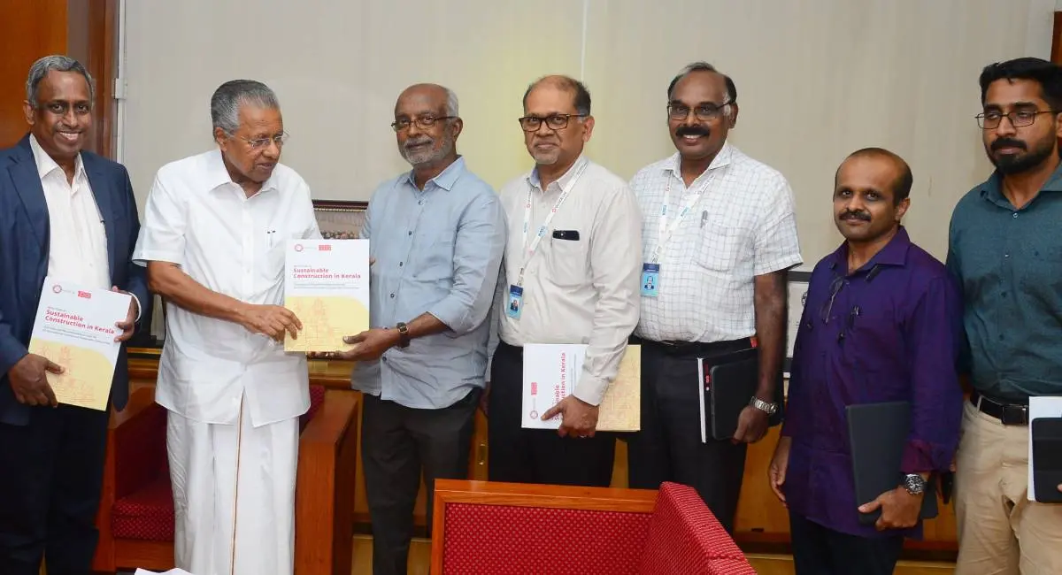 ഭാവികേരളത്തിലെ സുസ്ഥിരനിർമ്മാണത്തിനു ദിശാബോധം പകരുന്നതിനായി ഊരാളുങ്കൽ ലേബർ കോൺട്രാക്റ്റ് കോ-ഓപ്പറേറ്റീവ് സൊസൈറ്റി(ULCCS)യുടെ ശതാബ്ദിയാഘോഷത്തോടനുബന്ധിച്ച് ഇൻഡ്യൻ ഇൻസ്റ്റിറ്റ്യൂട്ട് ഓഫ് ഇൻഫ്രാസ്ട്രക്ചർ ആൻഡ് കൺസ്ട്രക്ഷൻ സംഘടിപ്പിച്ച അന്താരാഷ്ട്ര കോൺക്ലേവിൽ രൂപംകൊണ്ട ആശയങ്ങൾ സമാഹരിച്ച ധവളപത്രം മുഖ്യമന്ത്രി പിണറായി വിജയന് സൊസൈറ്റി ചെയർമാൻ രമേശൻ പാലേരി കൈമാറുന്നു. യുഎൽസിസിഎസ് മാനേജിങ് ഡയറക്ടർ എസ്. ഷാജു, ഐഐഐസി ഡയറക്ടർ പ്രൊഫ (ഡോ) ബി. സുനിൽ കുമാർ, ഡെപ്യൂട്ടി ഡയറക്ടർ കെ. രാഘവൻ, ജിക്കോസ് (GCCOSS) സിഇഒ ജോസഫ് മാർട്ടിൻ, യുഎൽസിസിഎസ് ചീഫ് ജനറൽ മാനേജർ റോഹൻ പ്രഭാകർ, ടി. ബിജോയ് എന്നിവർ സമീപം.