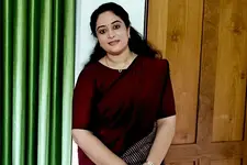 ഞങ്ങളെ വെറുതേ വിടണം, അച്ഛനുള്ള സ്ഥാനം എഐ ഇമേജിലൂടെ തെളിയിക്കേണ്ട കാര്യമില്ല- വൈഷ്ണവി സായ്കുമാര്‍