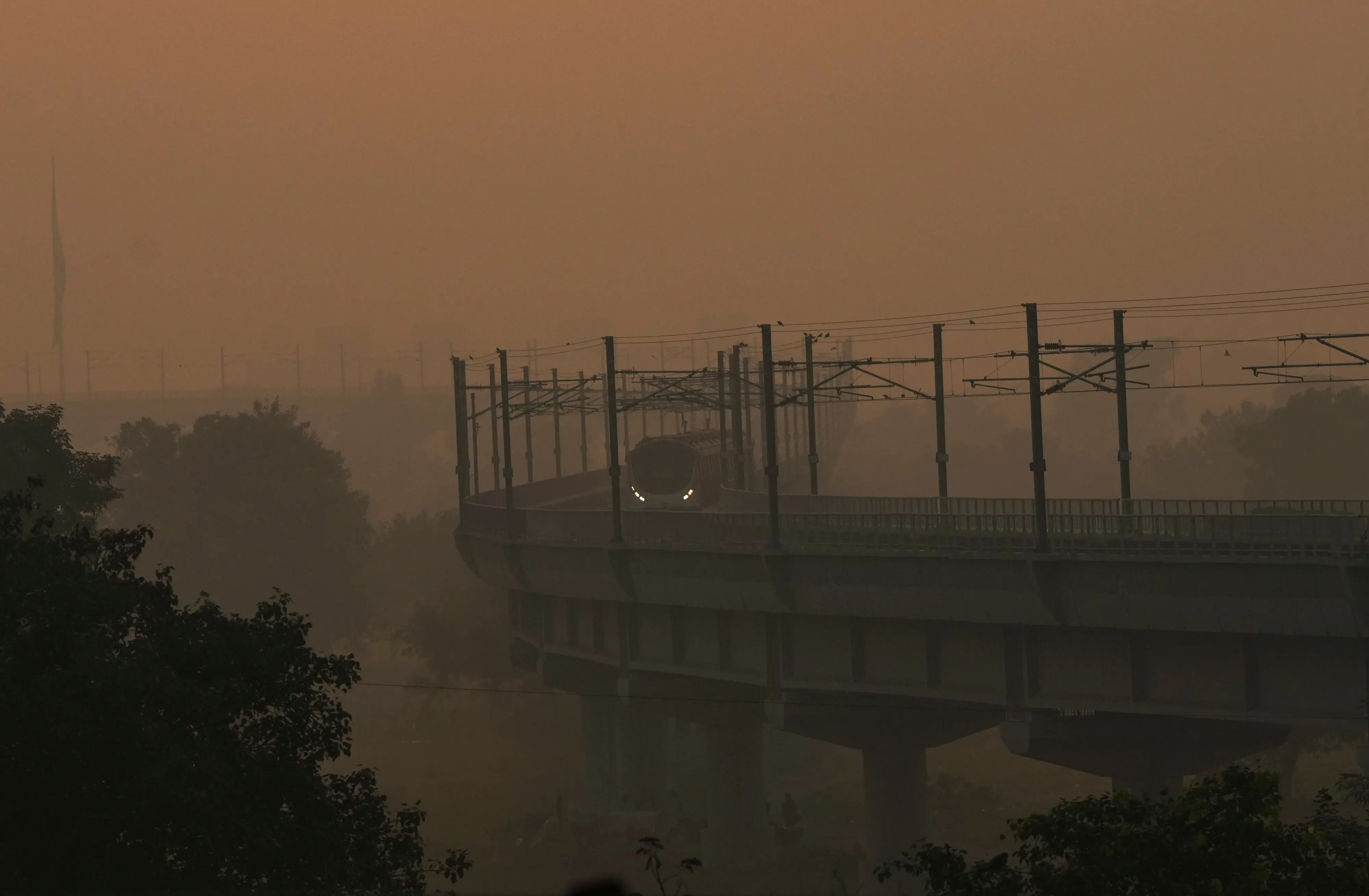 വ്യാഴാഴ്ച രാവിലെ ഡൽഹിയിൽ നിന്നുള്ള ചിത്രം | Photo: PTI