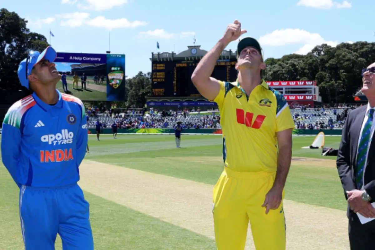 Mitchell Marsh flips the coin. | Screengrab/X