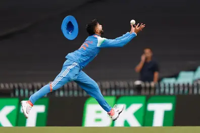 Iyer the Great: Shreyas sprints back from backward point to take a skyer off Carey – Watch sensational catch