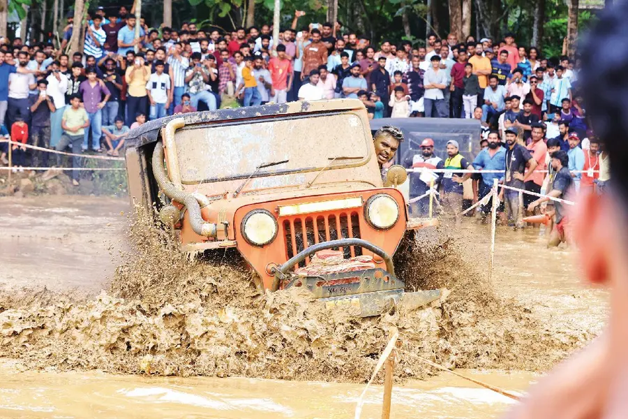 വണ്ടിപ്പൂട്ടിൽ ഓഫ് റോഡ് കരുത്ത്, ചെളിനിറഞ്ഞ ട്രാക്കിൽ ആവേശപ്പോര്