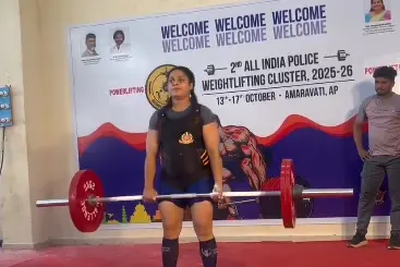 ഏഴ് മാസം ഗർഭിണിയായിരിക്കെ 145 കിലോഗ്രാം വെയ്റ്റ് ലിഫ്റ്റ് ചെയ്ത് വനിതാ കോൺസ്റ്റബിൾ| VIDEO