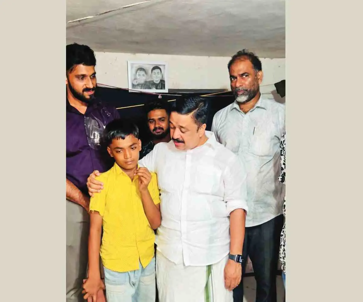 തഫസ്സുൽ ഹുസൈന് സഹായം വാഗ്ദാനംചെയ്ത് നജീബ് കാന്തപുരം എംഎൽഎ വീട്ടിലെത്തിയപ്പോൾ