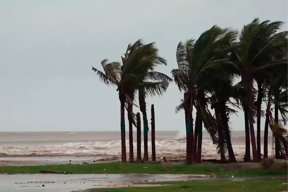 Sea waves crash against the shore amid strong winds ahead of the landfall of Cyclone 'Montha', at Manginapudi beach, in Krishna district, Andhra Pradesh, Tuesday, Oct. 28, 2025. (PTI Photo)