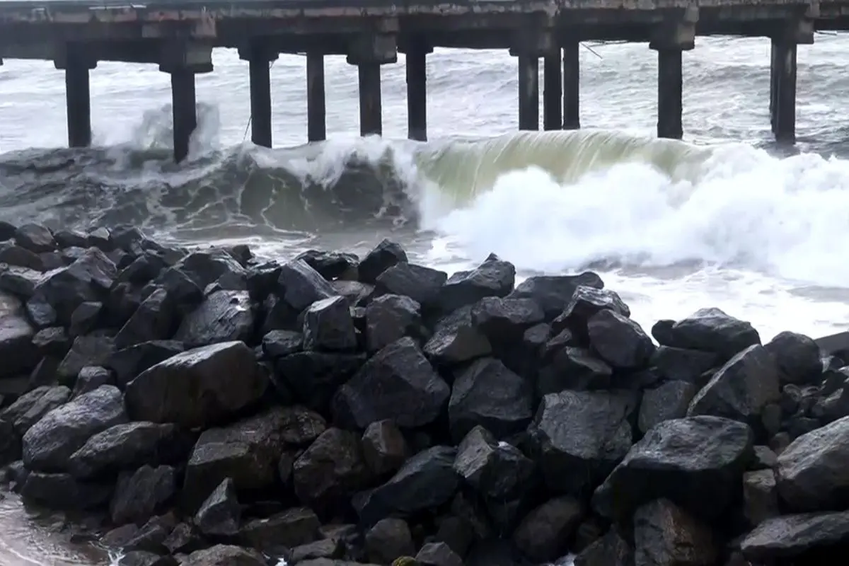 The sea turns turbulent at Gopalpur Port due to the impact of cyclone Montha, in Ganjam on Tuesday. (ANI Video Grab)