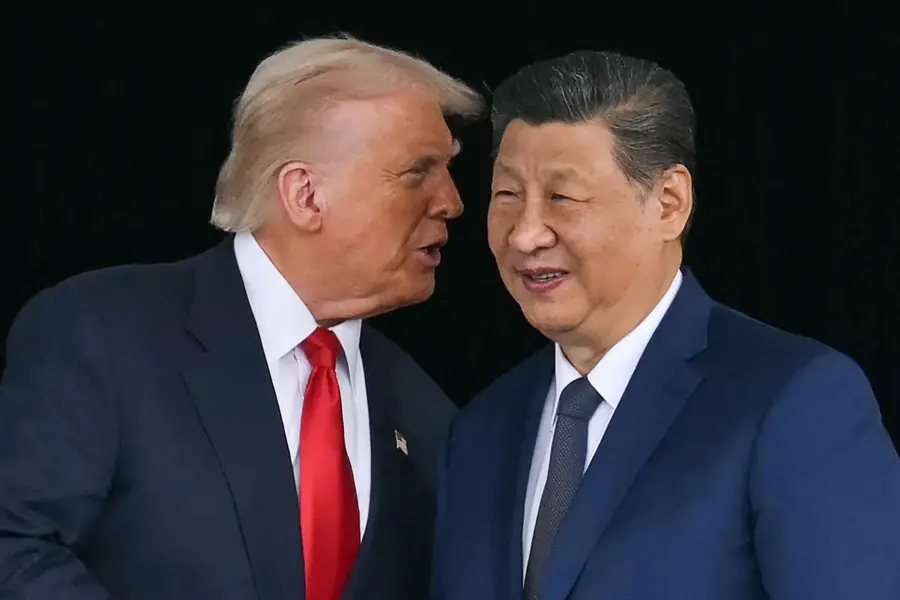 US President Donald Trump (L) talks to China's President Xi Jinping