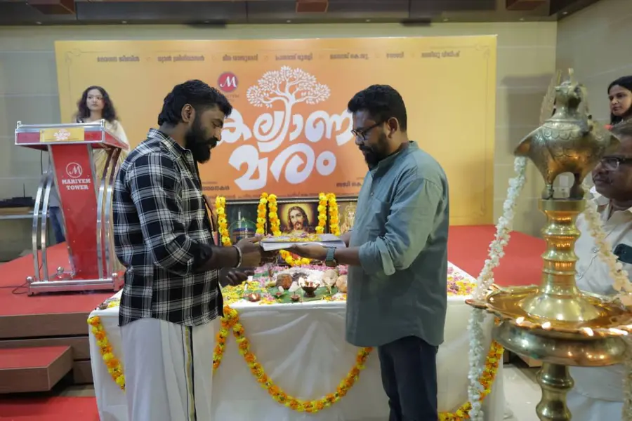 ധ്യാന് ശ്രീനിവാസന് നായകനാകുന്ന 'കല്യാണമരം'; പൂജയും സ്വിച്ച് ഓണ് കര്മ്മവും നടന്നു.
