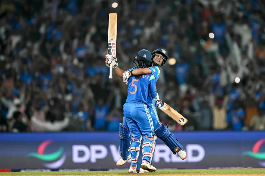 Jemimah Rodrigues pulls the chestnuts out of the fire for women in blue