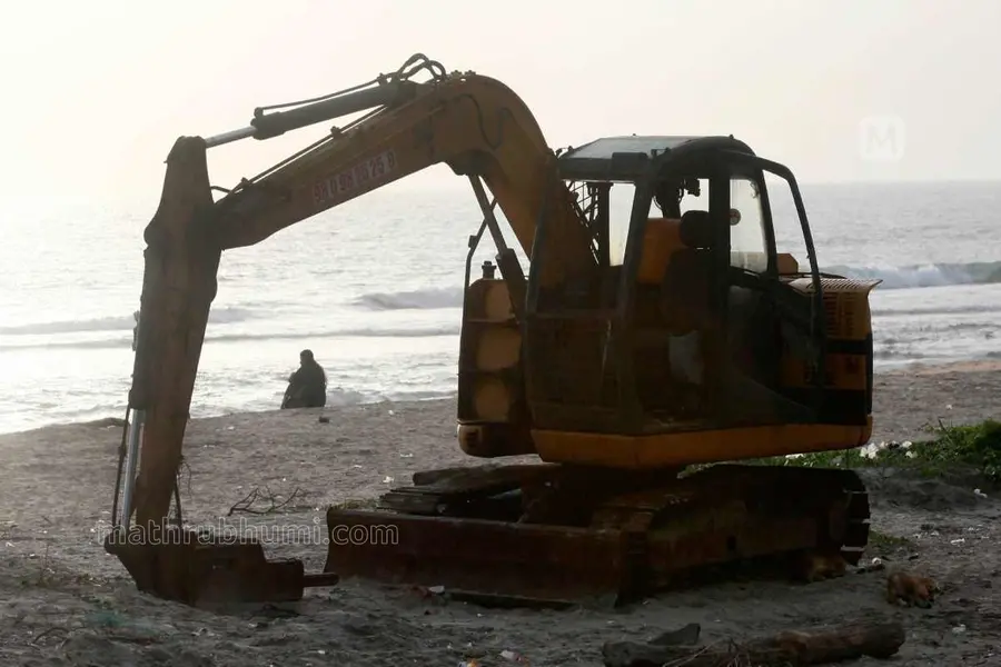 EXCAVATOR WOMEN OPERATOR