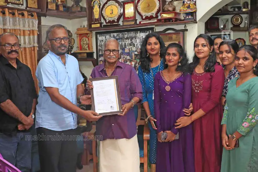 പാട്ടിന്റെ മുഖശ്രീയിലേക്ക് പടികടന്നെത്തി പുതുതലമുറ; പ്രതിഭാപ്രണാമം ഏറ്റുവാങ്ങി ശ്രീകുമാരന് തമ്പി