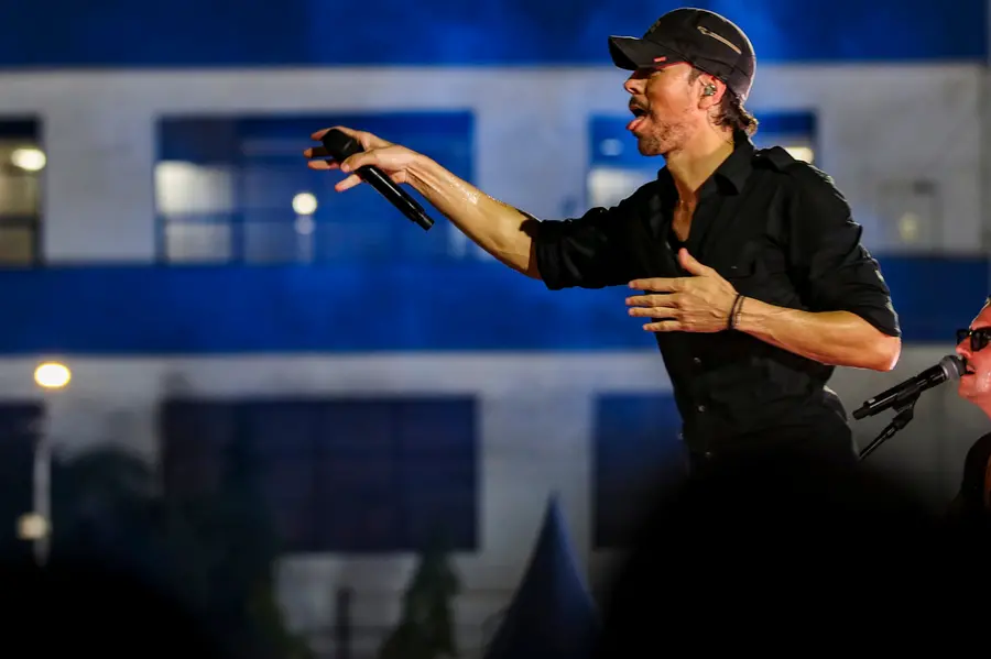 Over 70 mobile phones, worth over ₹23 lakhs, stolen during Enrique Iglesias’ Mumbai concert