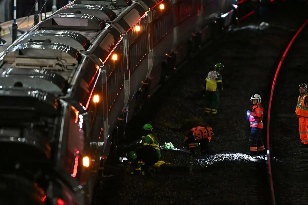 Police officers and members of the Emergency services search the track beneath an LNER Azuma train at Huntingdon Station in Huntingdon, eastern England, on November 1, 2025 (Photo: AFP)