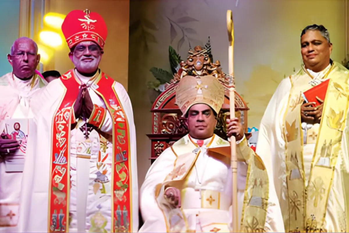 Mar Kuriakose Bharanikulangara was enthroned as the Archbishop of the Faridabad Syro-Malabar Archdiocese, receiving the pastoral staff as a symbol of office. Present alongside were Mar Andrews Thazhath, Major Archbishop Mar Raphael Thattil and Mar Joseph Pamplany | Photo: Sabu Skariachan/ Mathrubhumi