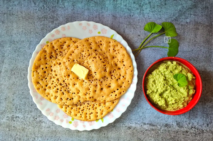 സ്വർണവർണ ദോശ, കൊങ്കണി സ്റ്റൈൽ സുർനളിയും കുടങ്ങലില ചമ്മന്തിയും