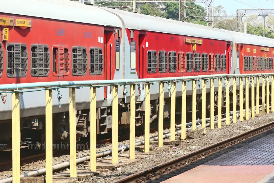 റെയില്വേയില് 2,569 ഒഴിവുകള്; നവംബര് 30 വരെ അപേക്ഷിക്കാം, വിശദാംശങ്ങള്