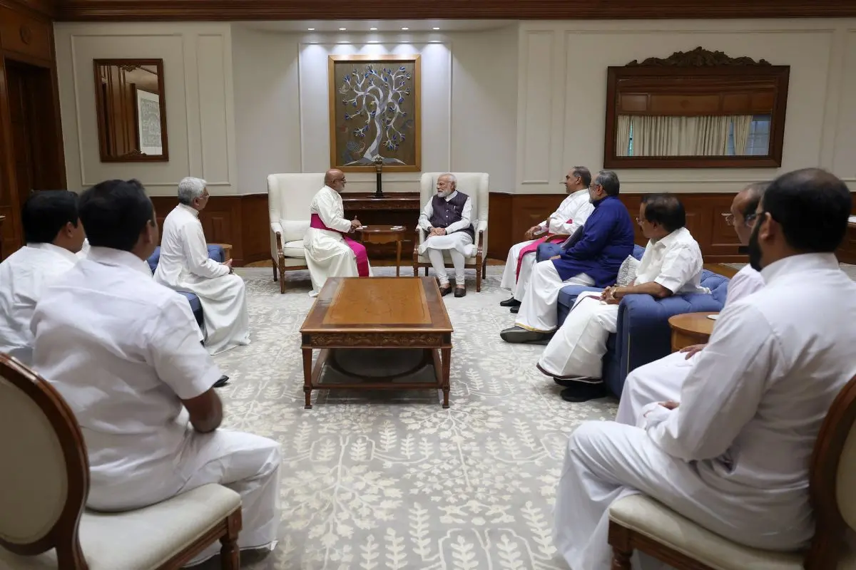 Prime Minister Narendra Modi interacts with Major Archbishop His Beatitude Mar Raphael Thattil, head of the Syro-Malabar Church, along with Archbishop Dr. Kuriakose Bharanikulangara and other church representatives in New Delhi. | Photo: IANS