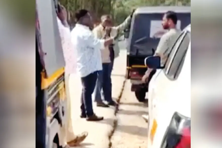 മൂന്നാറിൽ വിനോദയാത്രക്കാരിയെ ഭീഷണിപ്പെടുത്തിയ സംഭവം: മൂന്ന് ഡ്രൈവർമാരുടെ ലൈസൻസ് സസ്പെൻഡ് ചെയ്തു