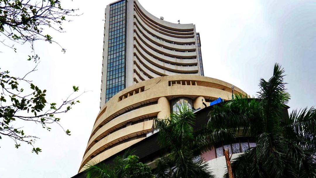 Indian stock market opens lower: FII selling and global weakness impact indices
