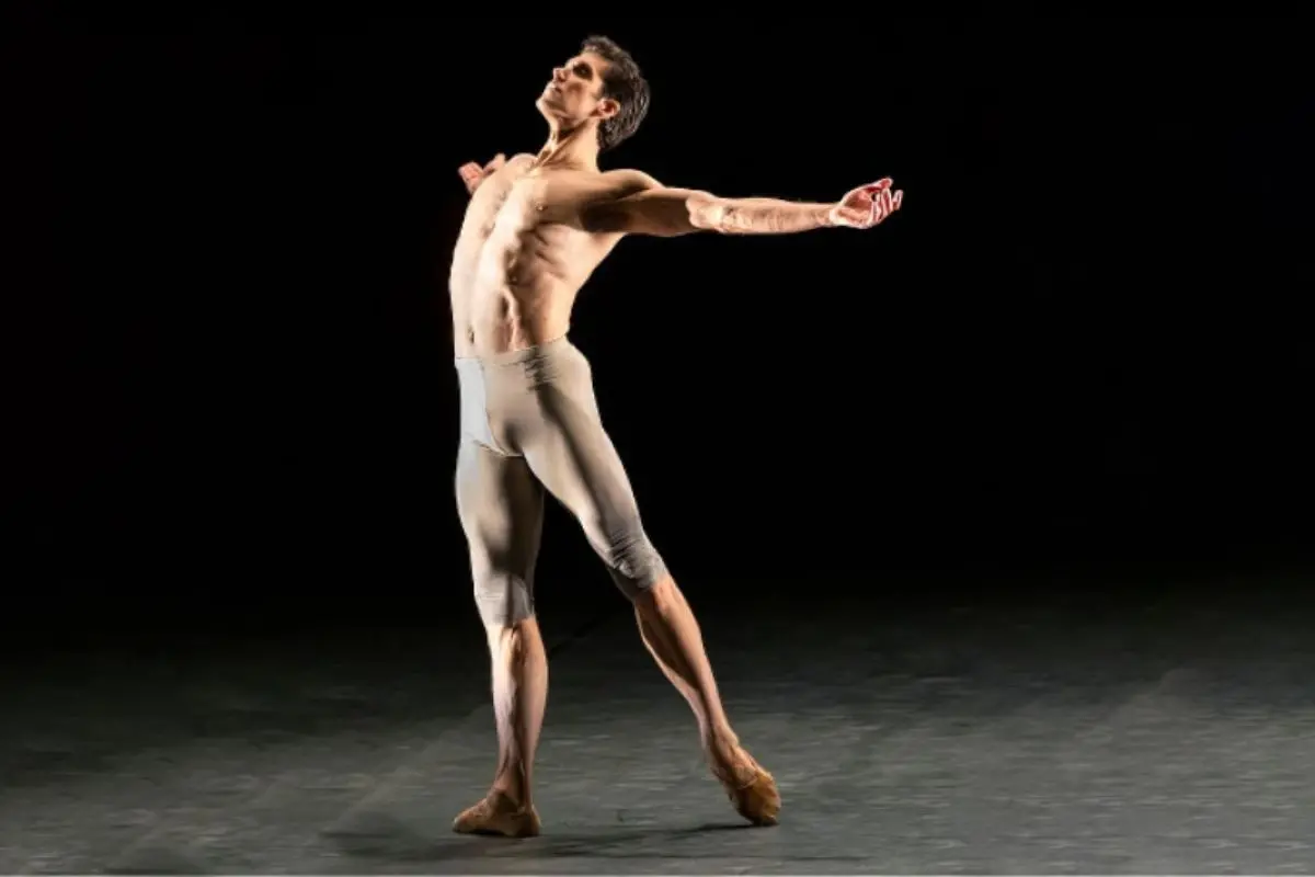 Italian ballet icon Roberto Bolle, who will headline the 2026 Winter Olympics closing ceremony at Verona's historic Arena, promises a breathtaking fusion of art and athleticism in "Beauty in Motion." Photo: X