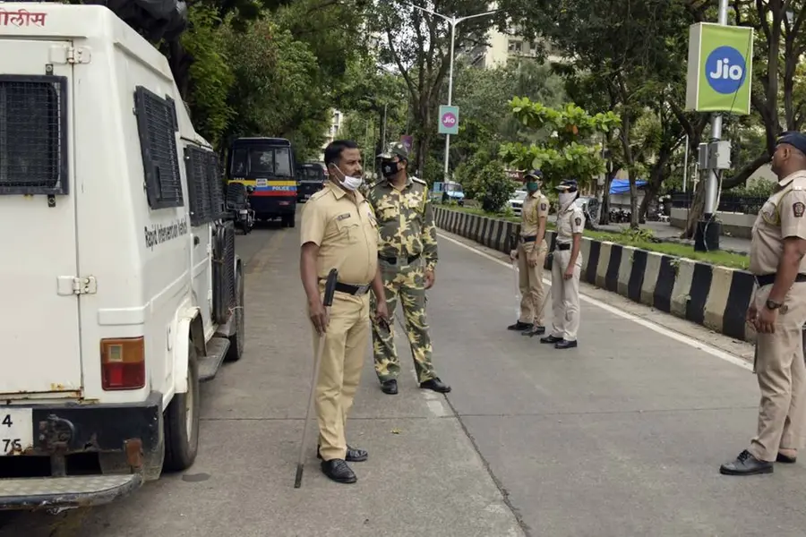 ഓട്ടിസം ബാധിച്ച മകളെ സുഖപ്പെടുത്താമെന്ന് പറഞ്ഞ് 7 വർഷത്തിനിടെ 14 കോടി തട്ടി; ആൾദൈവത്തിനായി പോലീസ് അന്വേഷണം