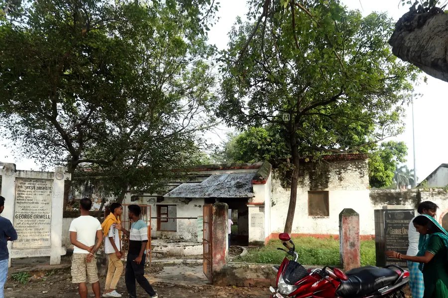 തകര്ക്കപ്പെട്ട ഓര്വെല് ഓര്മകള്, മോത്തിഹാരിയുടെ രാഷ്ട്രീയസന്ദേശം