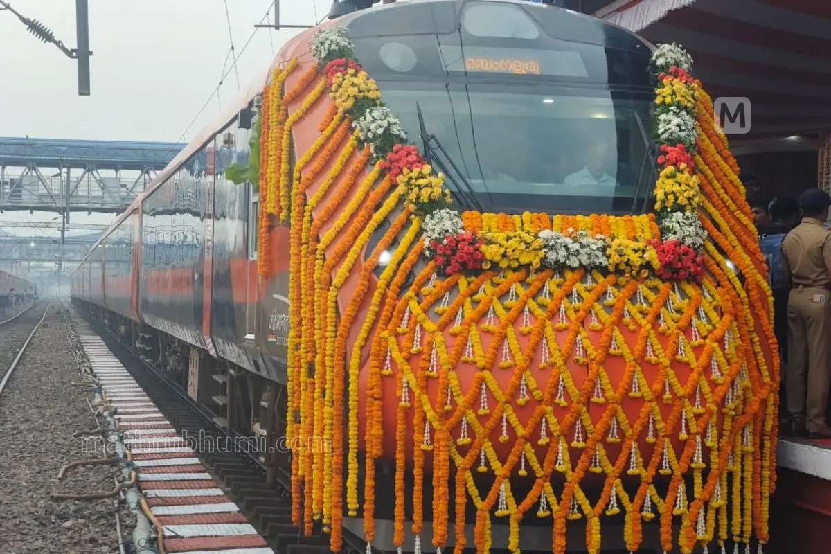 Ernakulam South - Bengaluru Vande Bharat express at Ernakulam South railway station | Photo: Mathrubhumi