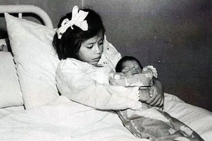 lina medina with son