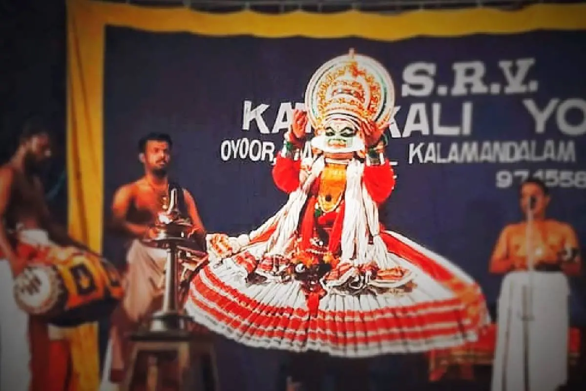 മധു വാരണാസി അരങ്ങില്‍.|Photo: Madhu Varanasi/ Facebook