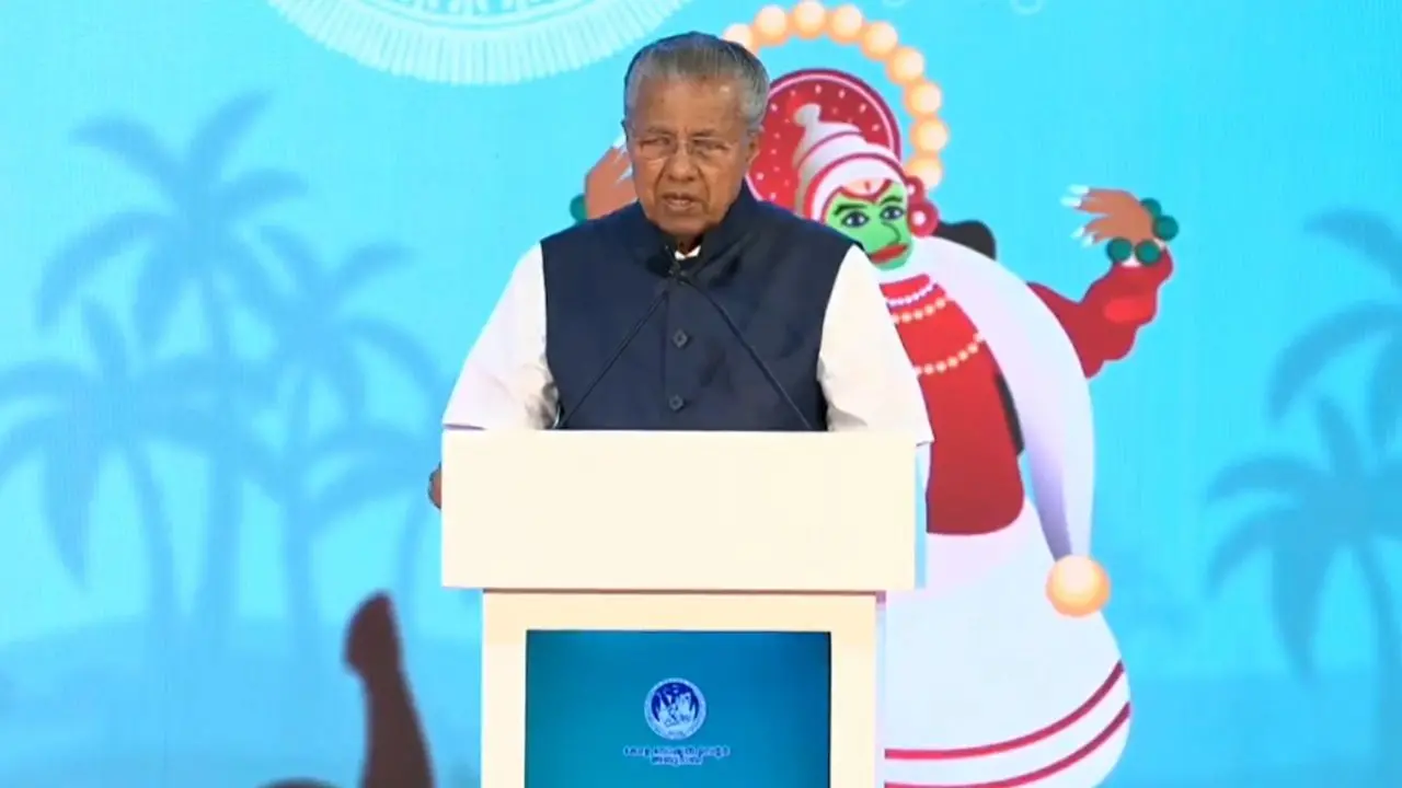 അബുദാബിയില് മലയാളോത്സവത്തില് മുഖ്യമന്ത്രി പിണറായി വിജയൻ സംസാരിക്കുന്നു | Image credit: @PinarayiVijayan fb live screengrab