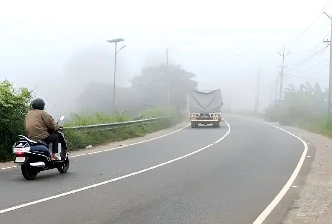 മഞ്ഞുമൂടിയ വയനാടൻ പ്രഭാതം, വള്ളിയൂർക്കാവിൽനിന്നുള്ള ദൃശ്യം