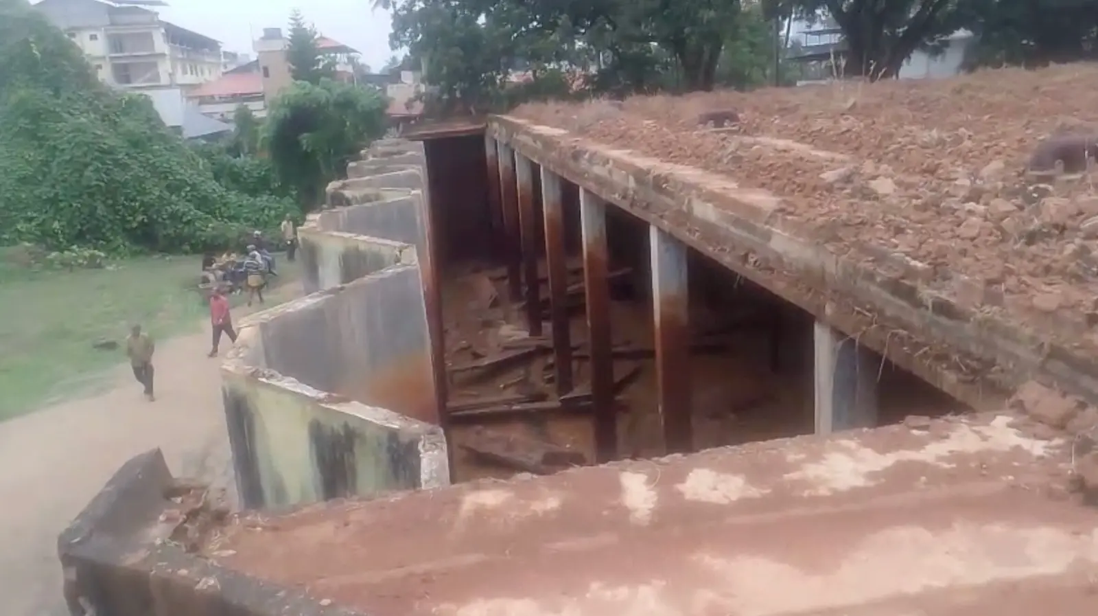 തകർന്ന കുടിവെള്ള ടാങ്ക്