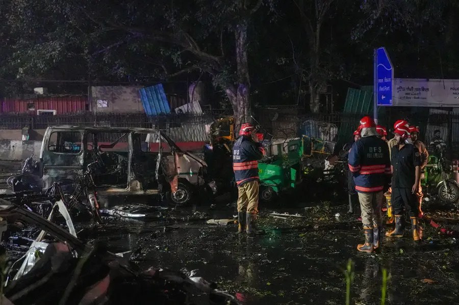 ഡല്ഹിയില് ചെങ്കോട്ടയ്ക്ക് സമീപം വൻ സ്ഫോടനം; 9 മരണം, നിരവധി പേർക്ക് പരിക്ക്; രാജ്യം കനത്ത ജാഗ്രതയിൽ | വീഡിയോ
