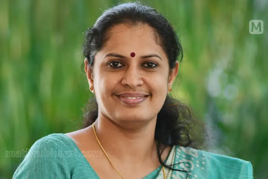 വീണത് ദിവ്യ, വിവാദങ്ങളില് കുരുങ്ങിയ കാലം; ഇടതുകോട്ട ഇളകുമോ?
