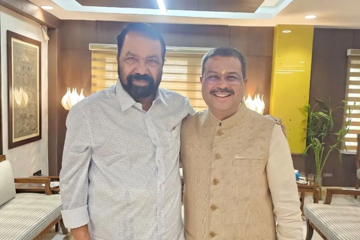 Dharmendra Pradhan, V Sivankutty | Photo: X, @VSivankutty