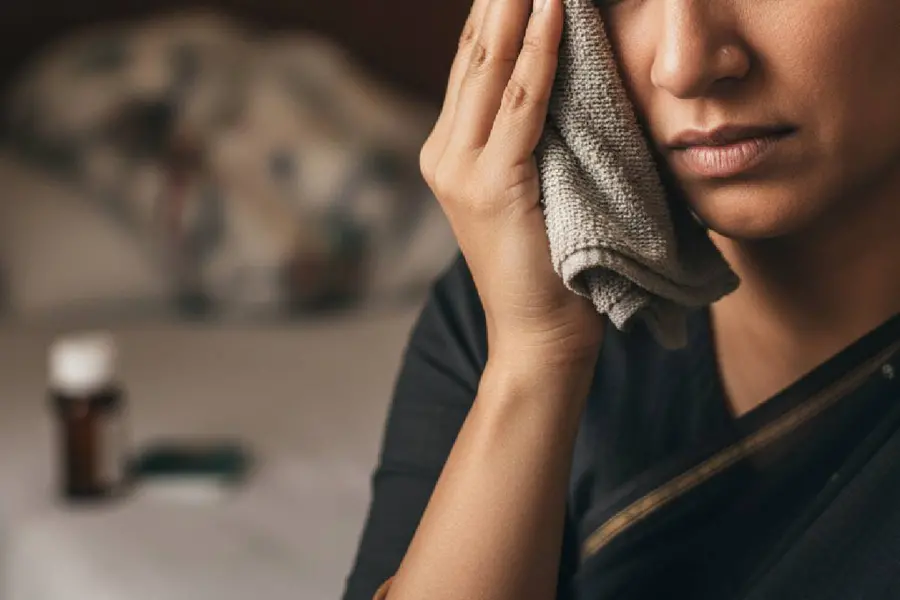 പനിയെ നിസ്സാരമായി കാണല്ലേ; പകർച്ചവ്യാധിക്കതിരേ കരുതലെടുക്കാം, ലക്ഷണങ്ങളെ അവഗണിക്കരുത്