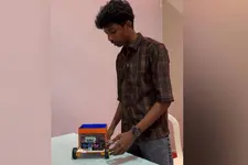 നടപ്പാതയിൽ നിന്ന് വൈദ്യുതി,മനുഷ്യനെ പിന്തുടരുന്ന ട്രോളി; ശ്രദ്ധേയമാണ് ഈ മോഡലുകൾ