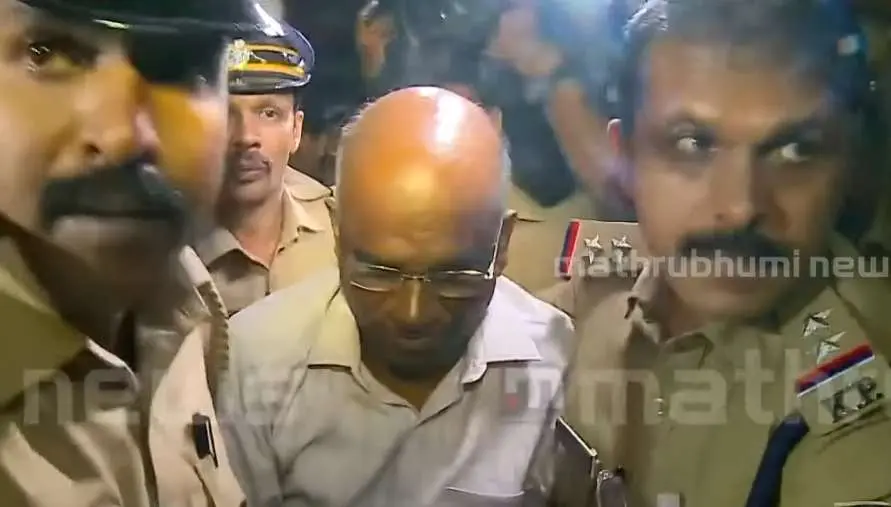 N Vasu being brought to the court  | Photo: Screengrab/ Mathrubhumi News