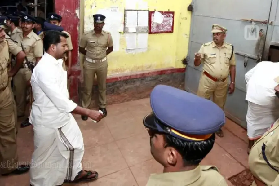 കൊടി സുനിയെ കണ്ണൂര്‍ ജയിലിലേക്ക് മാറ്റണം; ആവശ്യവുമായി അമ്മ ഹൈക്കോടതിയില്‍