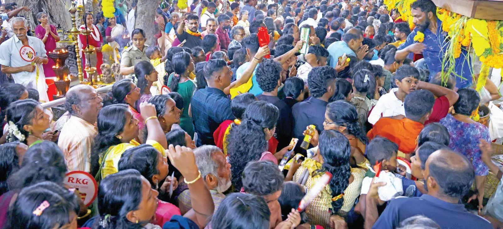 മണ്ണാറശ്ശാലയില്‍ ആയില്യം തൊഴാനെത്തിയ ഭക്തര്‍