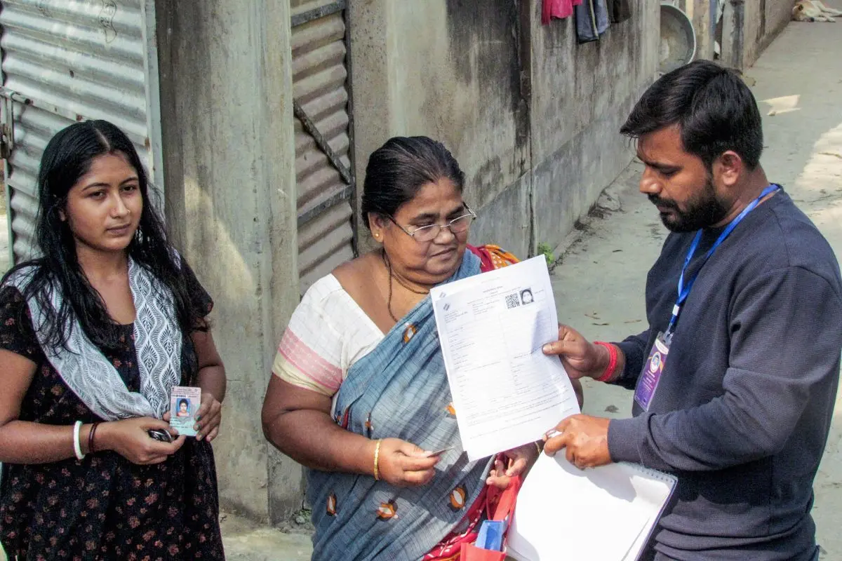 Special Intensive Revision (SIR) officials distribute the SIR form | Photo: ANI