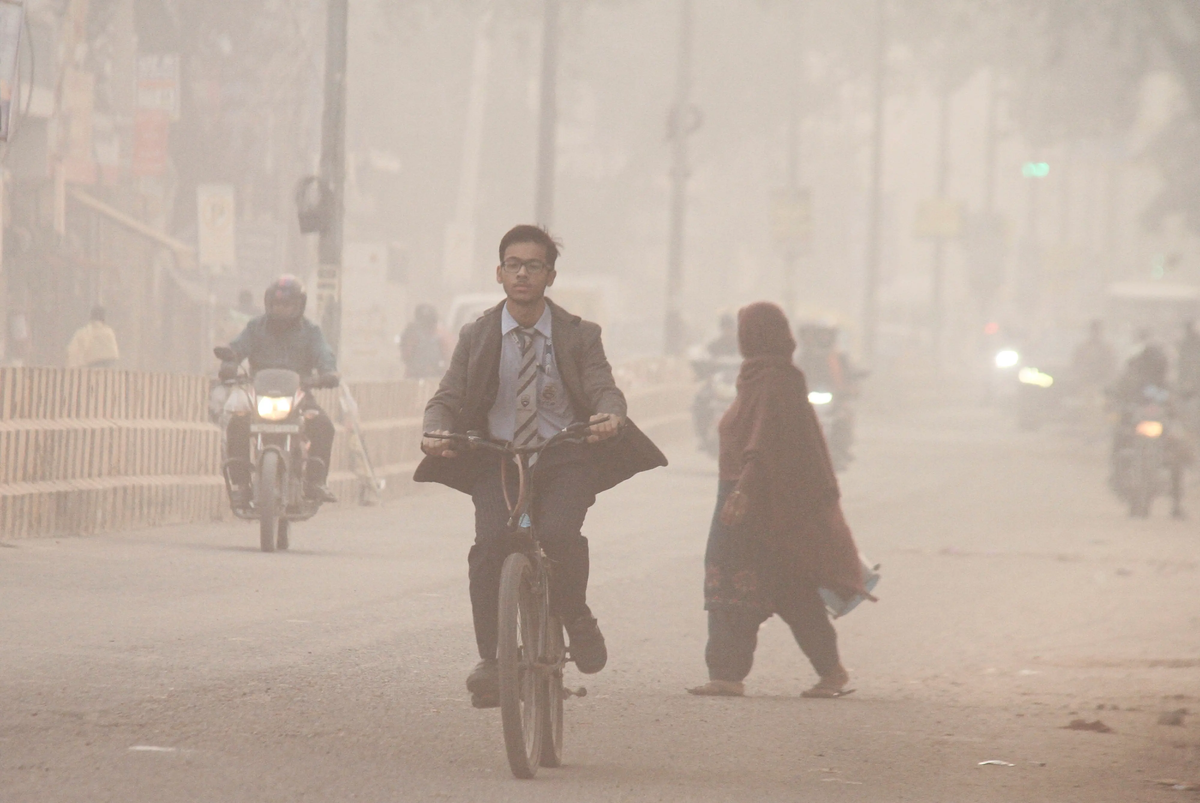 Commuters make their way amid low-visibility as air quality continues to deteriorate in Delhi-NCR, in Gurugram, Thursday, Nov. 13, 2025. | Photo: PTI