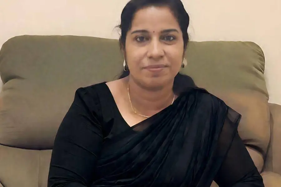 വിളിച്ചുകൊണ്ടിരുന്നപ്പോള് ആ ഇടതുകൈ അനങ്ങി പിന്നെ നിര്ത്താതെ ചലിച്ചു.. 'വിളിക്കൂ അറിയുന്നുണ്ട്,' ഡോക്ടര് പറഞ്ഞു