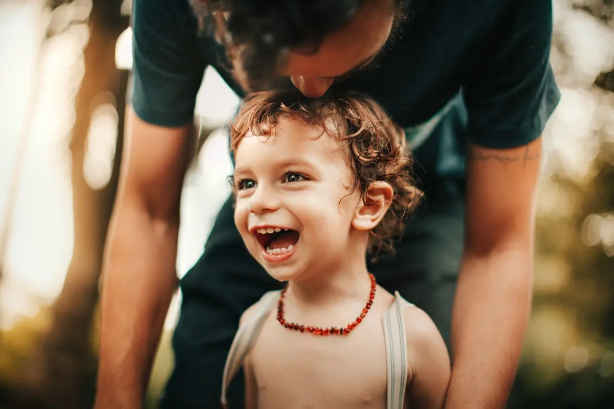 A happy kid with his father | Photo credits- Canva