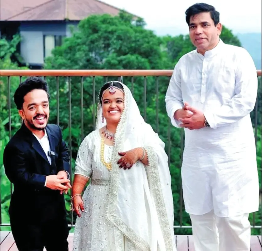 അൻസീറിനും നസീമയ്ക്കുമൊപ്പം എ.കെ ഫൈസല് | Photo: Special Arrangement