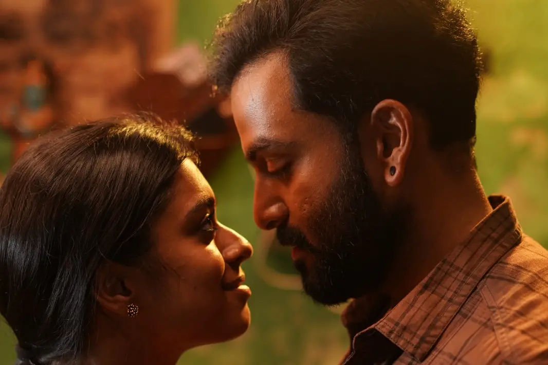 സംഘർഷങ്ങൾക്കിടയിലെ പ്രണയം; വിലായത്ത് ബുദ്ധയിലെ ഡബിൾ മോഹനും ചൈതന്യവും